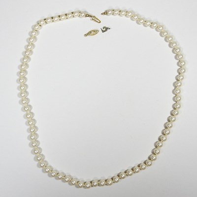 Lot 317 - A necklace