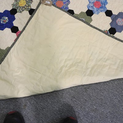 Lot 323 - A patchwork quilt