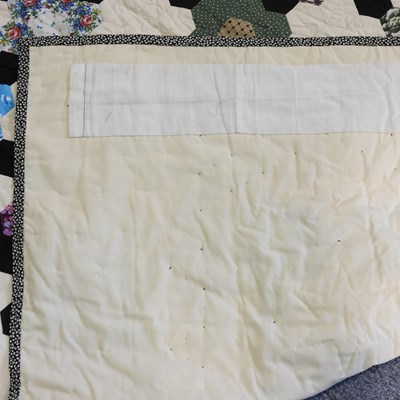Lot 323 - A patchwork quilt