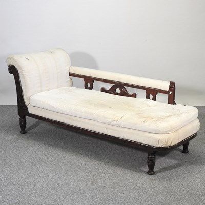 Lot 186 - A Victorian chaise longue