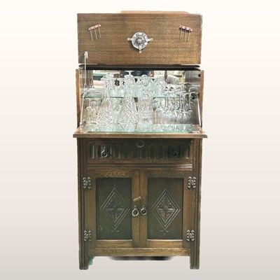 Lot 432 - A drink's cabinet