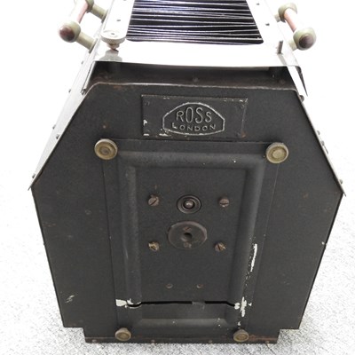 Lot 371 - A projector