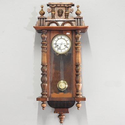 Lot 324 - A wall clock