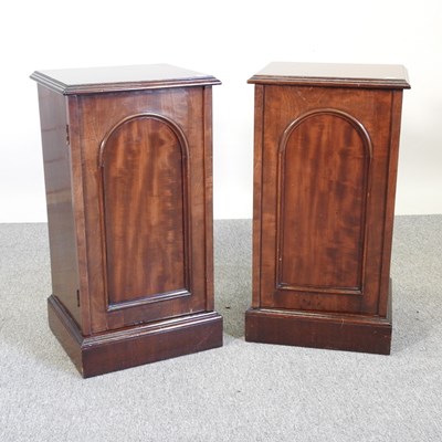 Lot 85 - Bedside cabinets