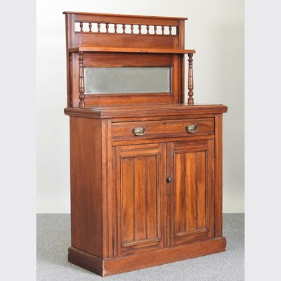 Lot 356 - A chiffonier