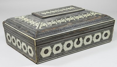 Lot 390 - An Indian box