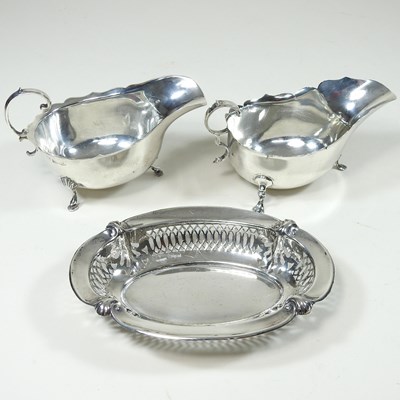 Lot 425 - Three silver items