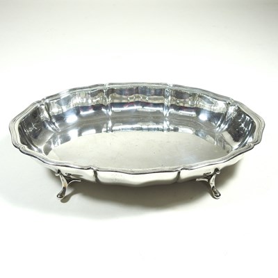 Lot 311 - A silver dish