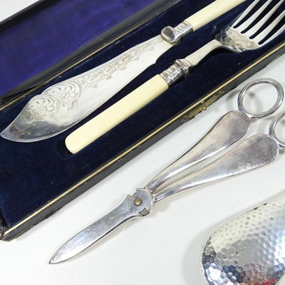 Lot 118 - Silver and cutlery