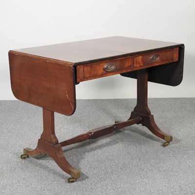 Lot 41 - A sofa table