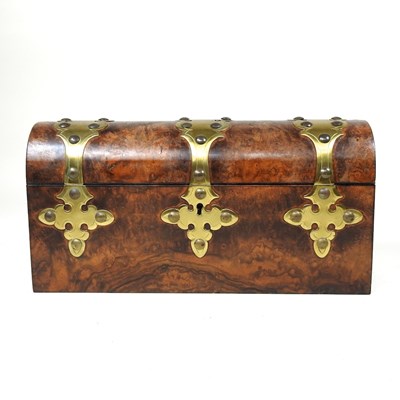 Lot 444 - A 19th century walnut box