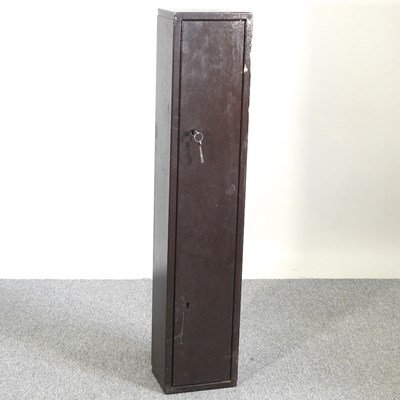 Lot 138 - A gun cabinet