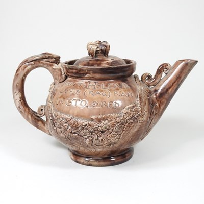 Lot 331 - A Castle Hedingham teapot