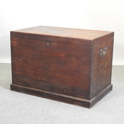 Lot 625 - An 18th century mahogany blanket box