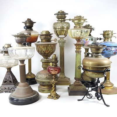 Lot 439 - A collection of oil lamps