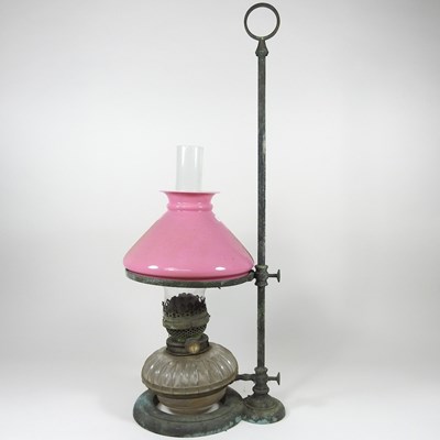 Lot 176 - An oil lamp