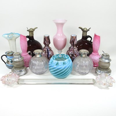 Lot 425 - A collection of glass