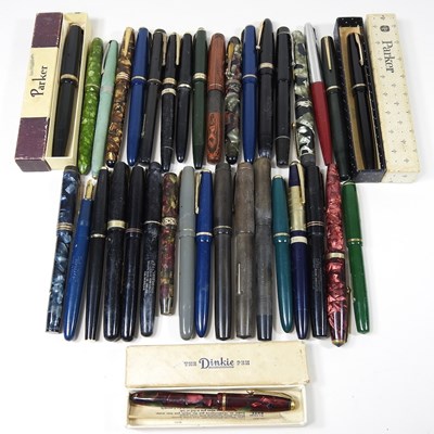 Lot 254 - A collection of fountain pens