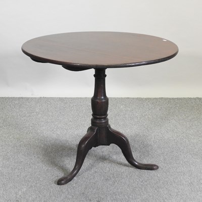 Lot 629 - A George III occasional table