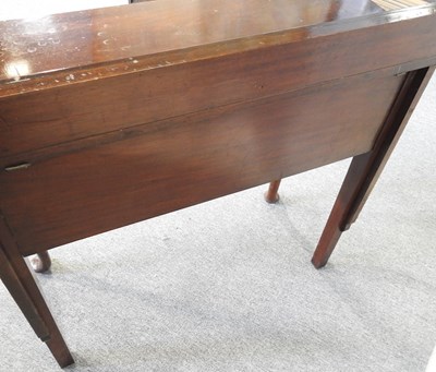 Lot 116 - A 1930's table and stand