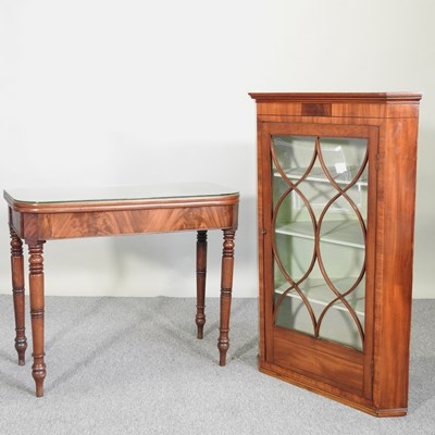 Lot 340 - A table and cabinet