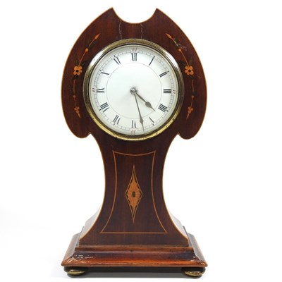 Lot 223 - A mantel clock