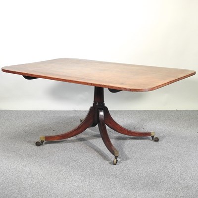 Lot 668 - A Regency dining table