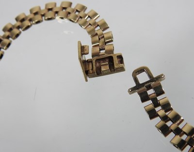 Lot 75 - A 9 carat gold necklace