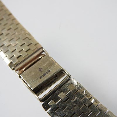 Lot 320 - A gold watch strap