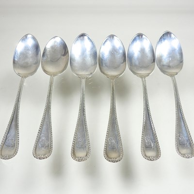 Lot 354 - A set of teaspoons