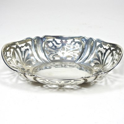 Lot 134 - A silver basket