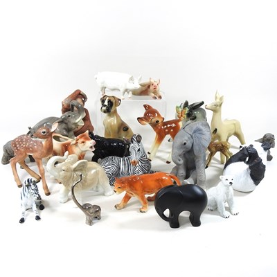 Lot 728 - Various pottery animals