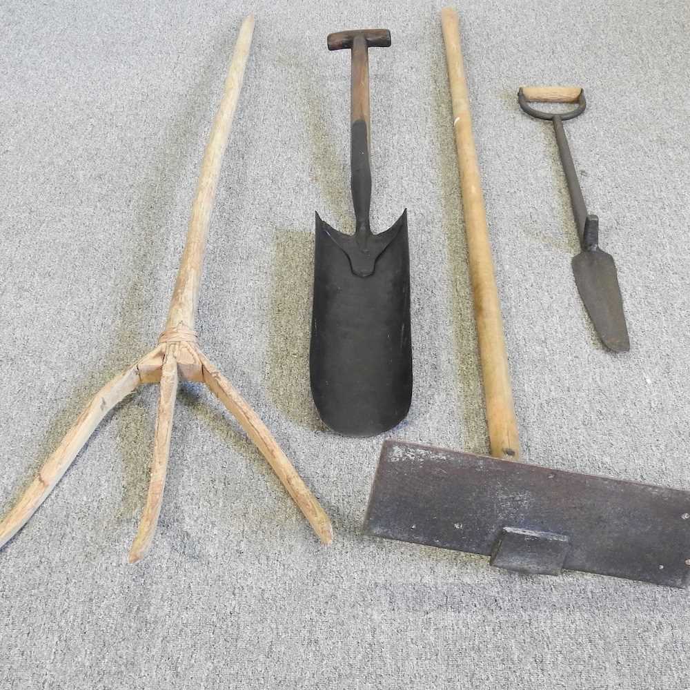 Lot 71 - Vintage hand tools