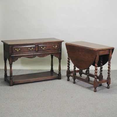 Lot 460 - An oak dresser base