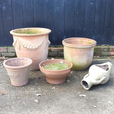 Lot 245 - A collection of terracotta pots