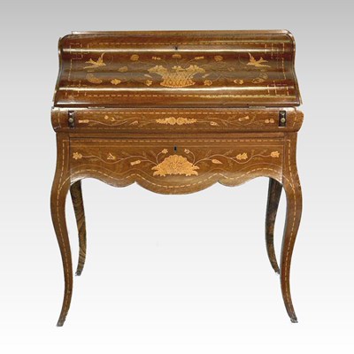 Lot 148 - A Dutch marquetry bureau