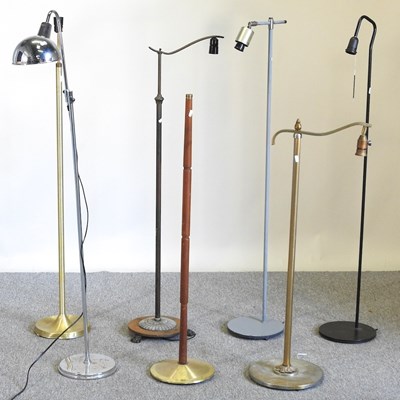 Lot 300 - A collection of lamps