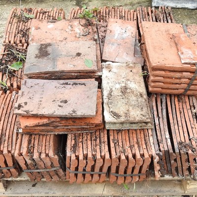 Lot 601 - A quantity of roof tiles