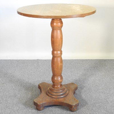 Lot 460 - A poseur table