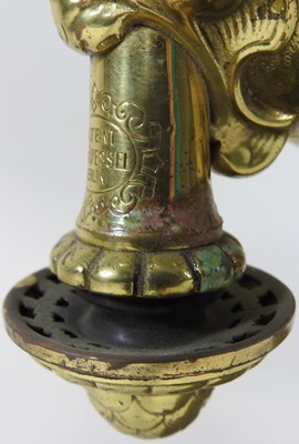 Lot 189 - An oil lamp