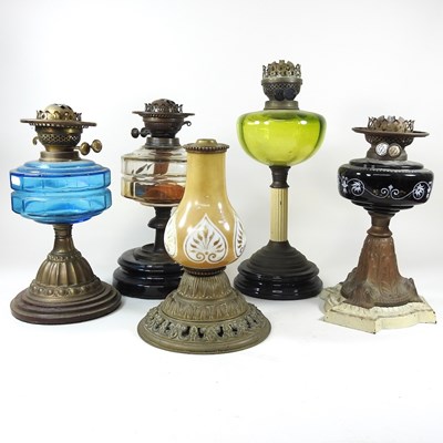 Lot 470 - A collection of five oil lamps