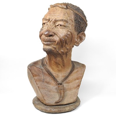 Lot 522 - An African portrait bust