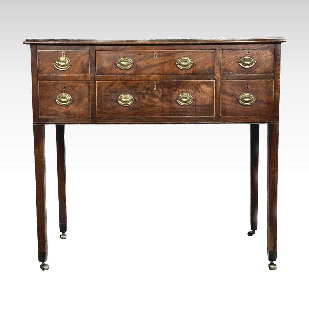 Lot 191 - An 18th century table