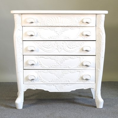 Lot 521 - A painted chest of drawers