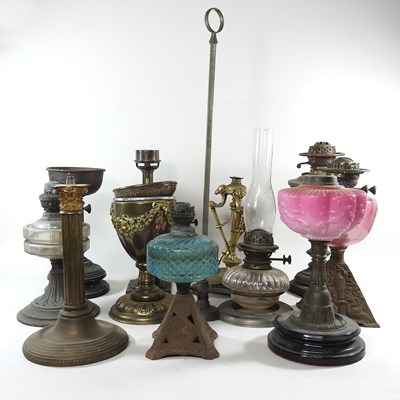 Lot 675 - A collection of oil lamps