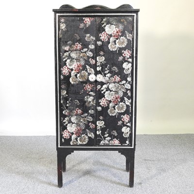 Lot 567 - A painted cabinet