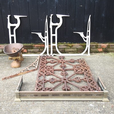 Lot 657 - Various metalwares