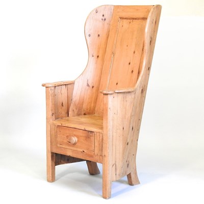 Lot 506 - A pine lambing chair