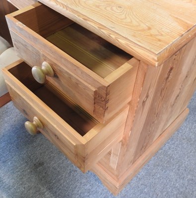 Lot 409 - A pine dressing table