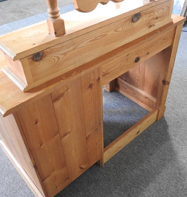 Lot 409 - A pine dressing table